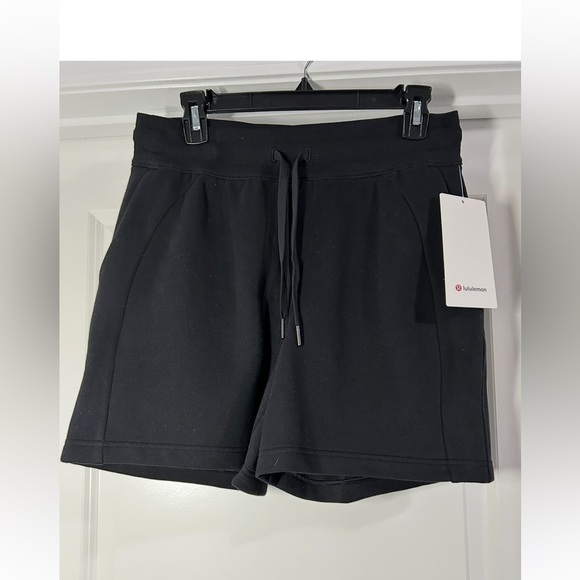 lululemon athletica Women's Black Scuba High-Rise Shorts-5" - Picture 6 of 7